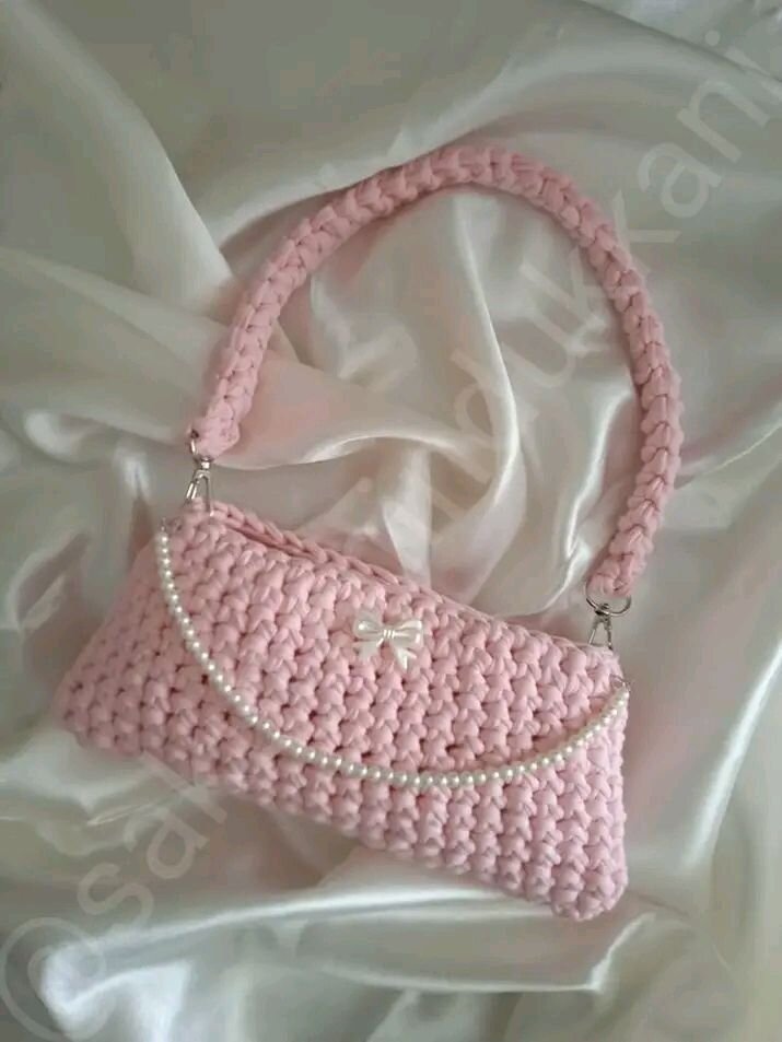Sac à main rose clair perlée
